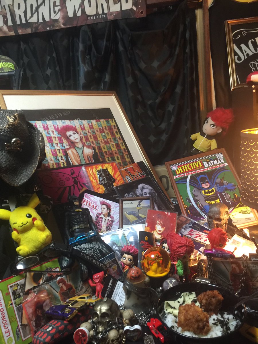 １時間程遅く起きた本日は〜いい感じなぁ…日中🌞🌞🌞太陽の光の中散歩に午前中から出張る最寄り駅までのんびり歩く途中セブンでひと休み年末年始忘年会新年会騒つく街の中張り切って参る🚀🚀🚀