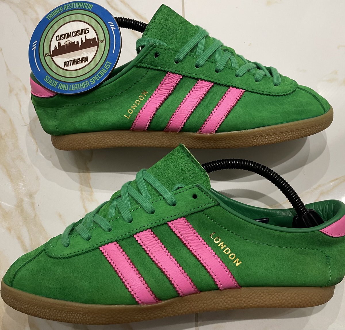 🟢🎟️🎲 These London Monopoly arrived tried and faded, deep cleaned and redyed they look a substantial improvement and have their vibrancy back! If you have a pair needing some attention get in touch. Work being taken on 👀 Retweets always appreciated <a href="/adiFamily_/">adiFamily</a> 👟🧼🍋🎨✅🎲🎟️🟢