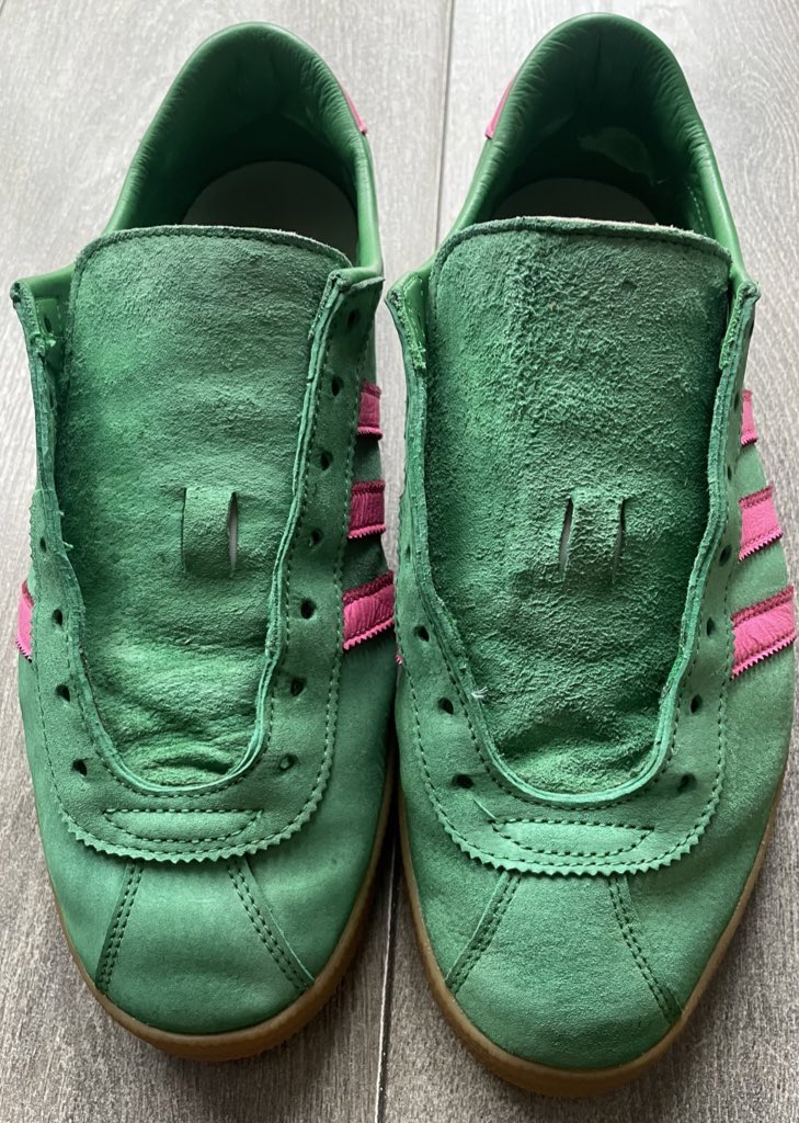 custom_casuals's tweet photo. 🟢🎟️🎲 These London Monopoly arrived tried and faded, deep cleaned and redyed they look a substantial improvement and have their vibrancy back! If you have a pair needing some attention get in touch. Work being taken on 👀 Retweets always appreciated @adiFamily_ 👟🧼🍋🎨✅🎲🎟️🟢 https://t.co/2RHWReEnxd