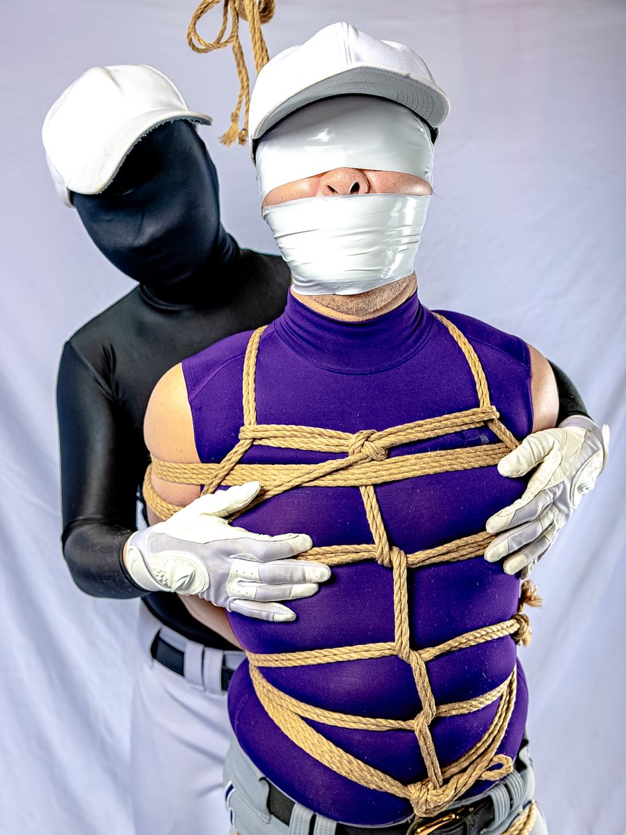 謎の野球部員に捕まりました😆
縛られテープぐるぐる巻き猿轡と目隠しされるこの瞬間がヤバい位に好きなんです🤤
🪢＆📷　<a href="/PhotoROPE_1/">PhotoROPE</a>
thanks　you <a href="/alterkuuun/">ある</a>