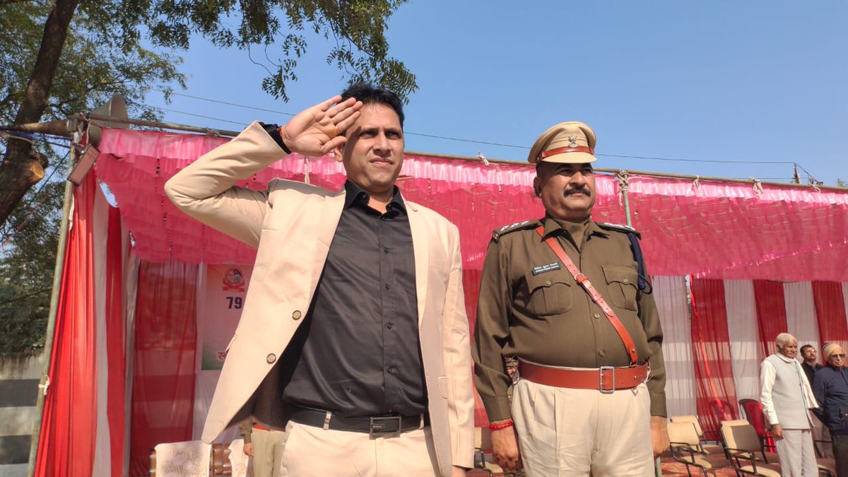 CDatia's tweet image. कलेक्टर श्री स्वप्निल वानखड़े ने दतिया स्थित होमगार्ड्स कार्यालय में आयोजित 79वें होमगार्ड्स एवं नागरिक सुरक्षा स्थापना दिवस समारोह में सहभागिता कर परेड की सलामी ली। उत्कृष्ट सेवाओं के लिए अधिकारियों व जवानों को किया सम्मानित।

#CollectorDatia #HomeGuards #datia #दतिया