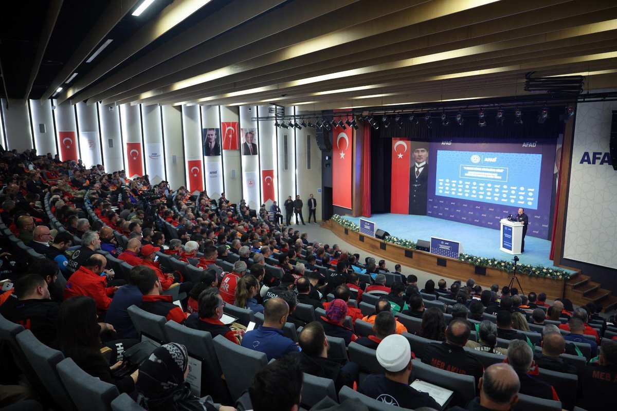 📍Ankara 
📍AFAD Başkanlığı 
📍5 Aralık Dünya Gönüllülük Günü 
📍 "Akreditasyon ve Destek AFAD Gönüllüleri Sertifika Teslim Töreni"

5 Aralık Dünya Gönüllülük Günü vesilesiyle İçişleri Bakan Yardımcısı Sn. Münir Karaloğlu, Aile ve Sosyal Hizmetler Bakan Yardımcısı Sn. Sevim Sayım