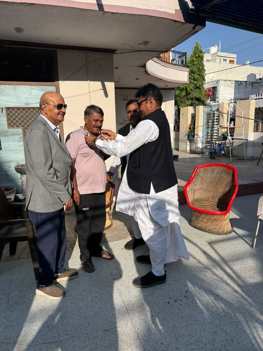 शहर अध्यक्ष श्री शिवराम जी खटीक  (जीपी)
को उनके निजी आवास पर जाकर
पदभार ग्रहण करने की हार्दिक बधाई दी।

हम आशा करते हैं कि उनके नेतृत्व में भीलवाड़ा शहर में 
संगठन और भी सशक्त व जनसेवा के प्रति समर्पित बनेगा।

जय कांग्रेस