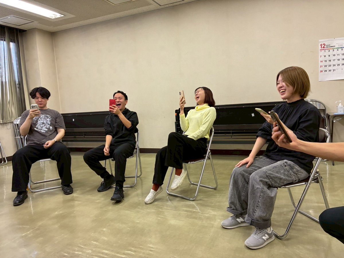 taurine2oku's tweet photo. 【12月突入❄️】
配役決定に向けていろいろな役をお試し中。各々個性が光ります。テンション上がるぜ
真冬になりつつありますが熱気で心が半袖になりそうです。

それはそうと明日は寿司検定！合格目指して頑張るぞ〜（黍） https://t.co/yZYs9eYStJ