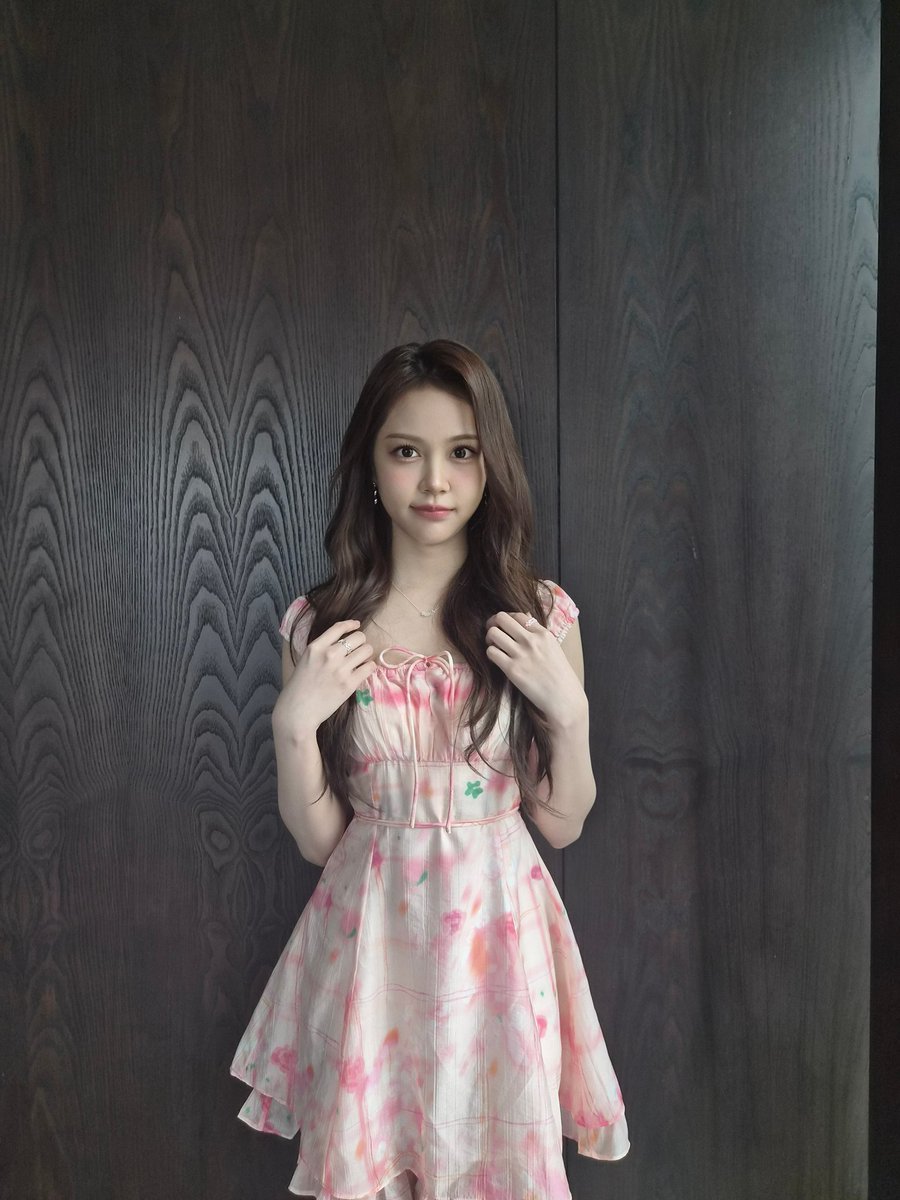 H2HCARMEN_INA's tweet image. [𝙐𝙋𝘿𝘼𝙏𝙀] Postingan Weverse #CARMEN 06/12/25

"뿅~🍀🩷"

📸 (1/2)

#카르멘 #Hearts2Hearts