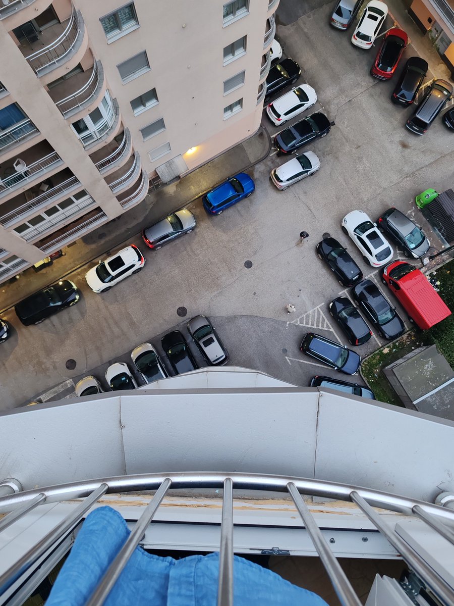 Şurada oturmak için her 6 ayda bir hastane heyetinden, "akli dengesi yerindedir" raporu alınmalı.