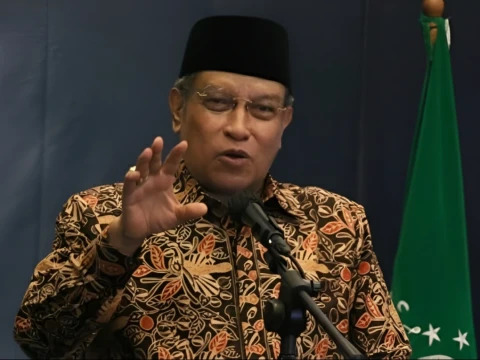 Kiai Said menilai persoalan tambang membawa lebih banyak mudarat bagi NU. Lebih baik perkuat kemandirian, karena NU tetap bisa maju tanpa harus kelola tambang. nu.or.id/nasional/kh-sa…