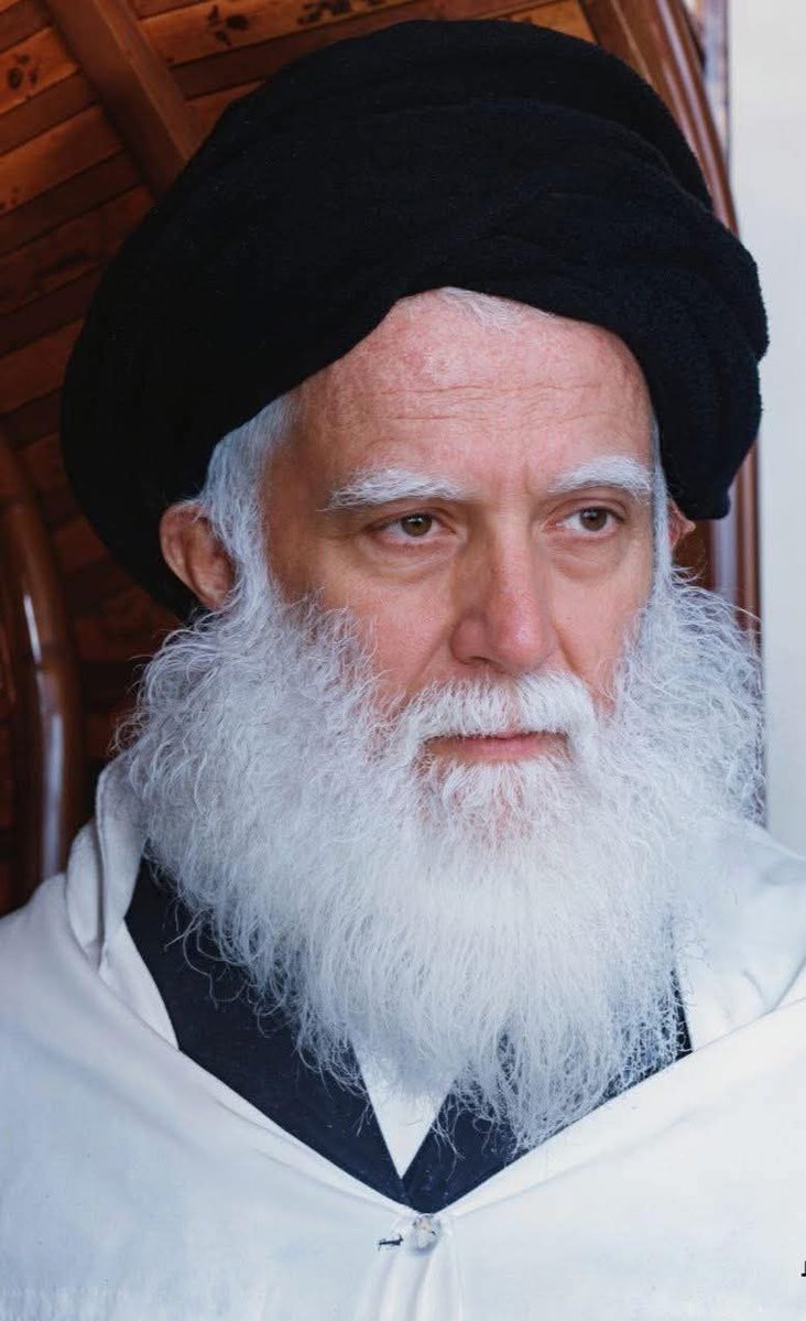 ,الفرد المؤمن ملتزمٌ بتعاليم الله، مقتصرٌ عليها، متردّدٌ في سلوكه ضمن حدودها، فإن حام حول الشبهة رجع إلى الشريعة، وإن ارتكب مخالفةً لجأ إلى التوبة، وإن شطّ به المزار تذكّر الله فإذا هو مبصرٌ.
الشهيد السعيد السيد محمد الصدر (قدس سره)
فقه الأخلاق 2: 139.