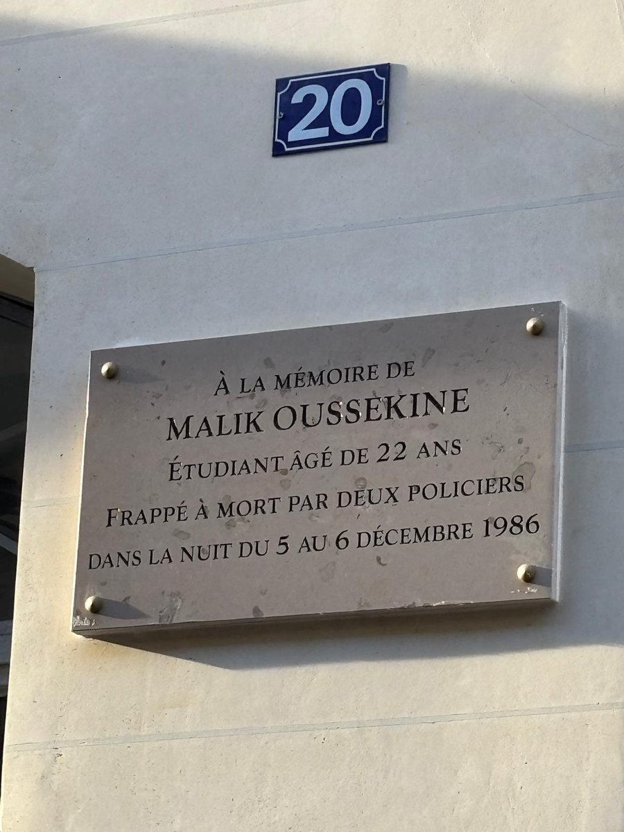 Helenebidard's tweet image. 6 décembre 1986 – 6 décembre 2025.

La mémoire de #MalikOussekine est un avertissement. Elle rappelle ce que la violence et le racisme produisent lorsqu’ils se couvrent d’autorité, laissant des traces durables sur une jeunesse qui n'aspire qu'à vivre librement et dignement.