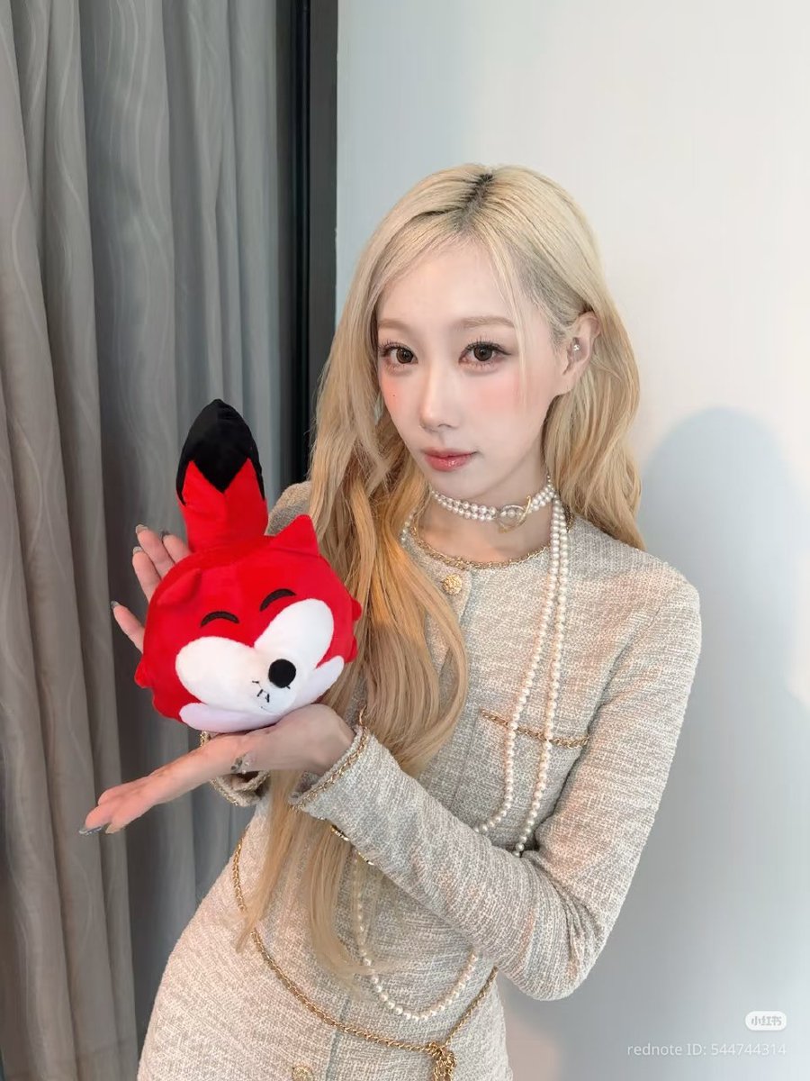 CASA SPHERE congratulated Dongdong on her solo debut and thanked her for wearing their jewelry brand~❤️
The 2 pieces of freshwater pearl necklaces she wore are priced at $990 (sold out) &amp; $750 USD in their shop 👀

#Dreamcatcher #드림캐쳐 #HANDONG #한동 #韩东