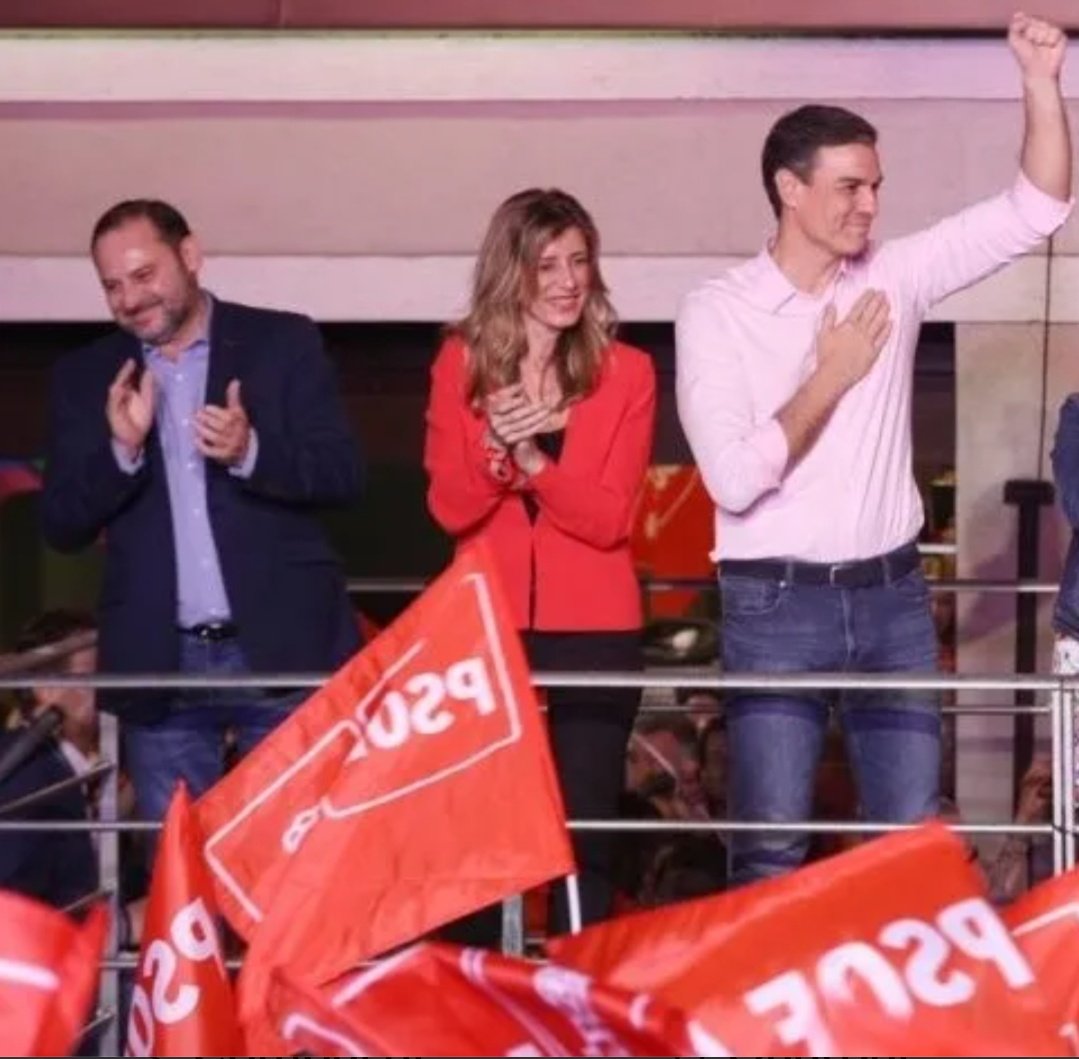 -Feliz día de la prostitución!
- La Constitución, Pedro