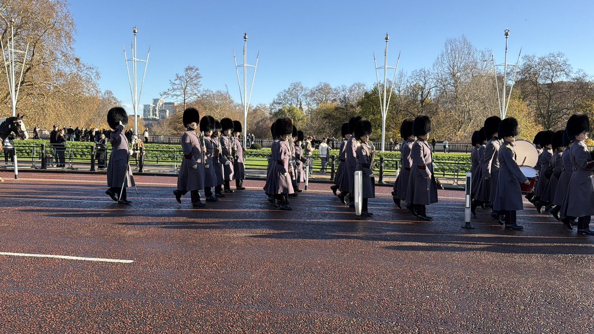 Liesse29's tweet photo. Une semaine incroyable pour nos 74 élèves de CM2 en Angleterre !
Tour de Londres, relève de la garde, musées, immersion dans un collège britannique, studios Harry Potter, croisière sur la Tamise, Spinnaker Tower.
Des souvenirs inoubliables, des apprentissages qui resteront gravés https://t.co/iIOOEd4erP
