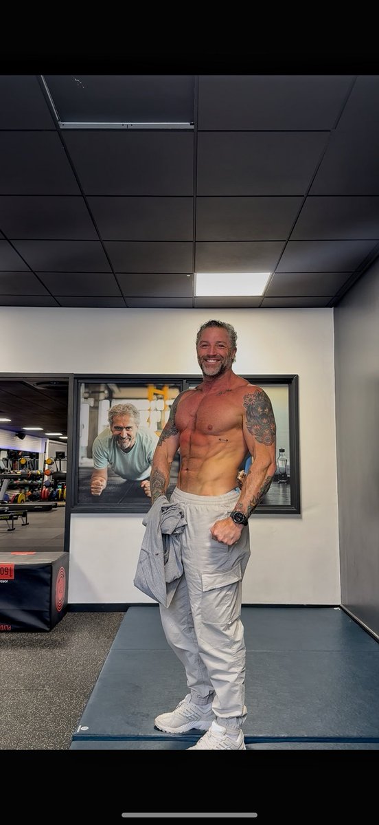 Simon❌ tweet media