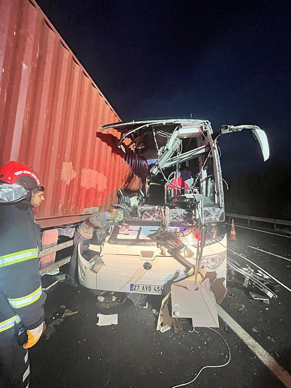 تصادم حافلة وشاحنة في جنوب تركيا (صورة متداولة/إكس