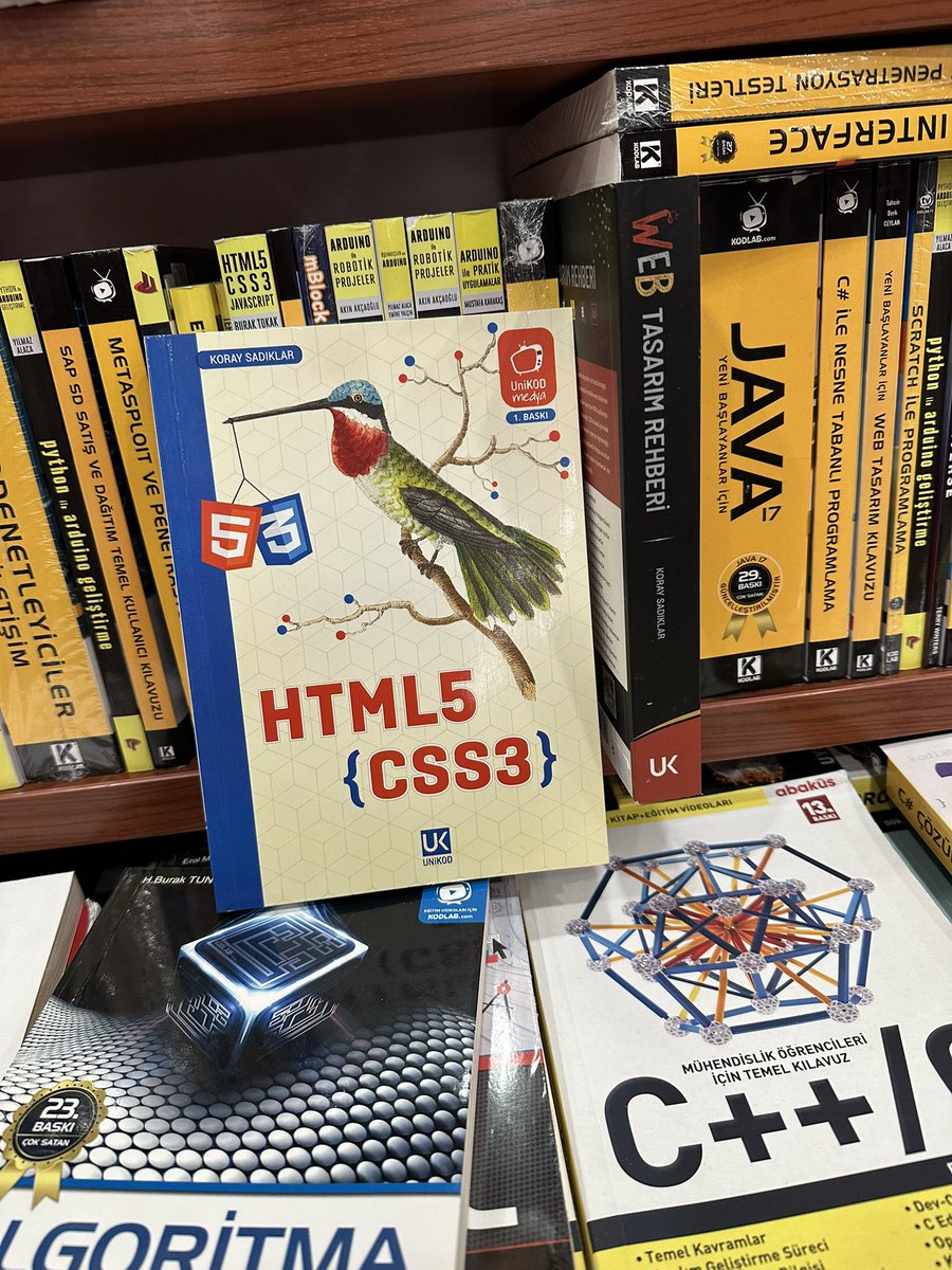 İnsanın kendi eserlerini rafta görmesi ne kadar güzel 🙂🚀