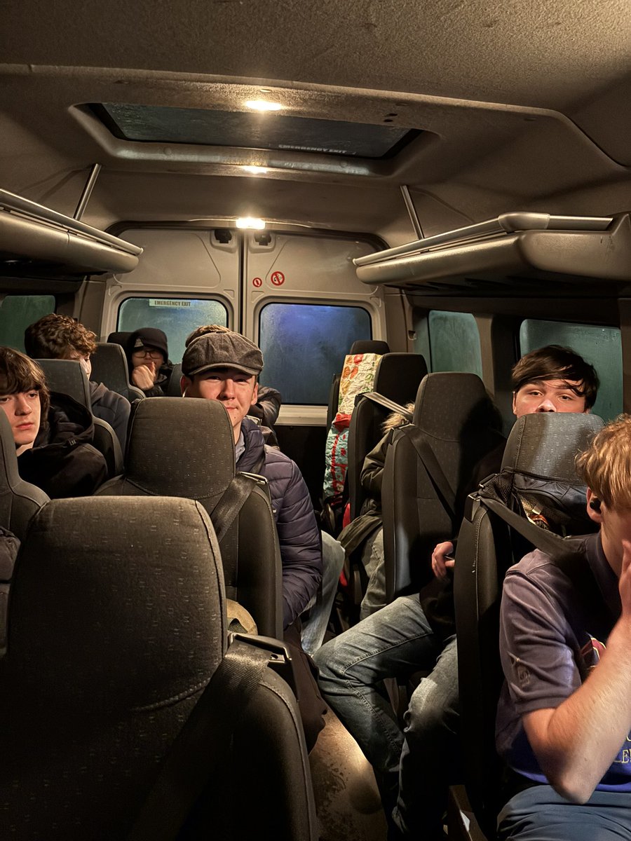 WindleWombles's tweet photo. “All abroad!” The unit is off to londinuim - special thanks to @The_PSD_Group for lending us a mini bus https://t.co/77m8GjgBcZ