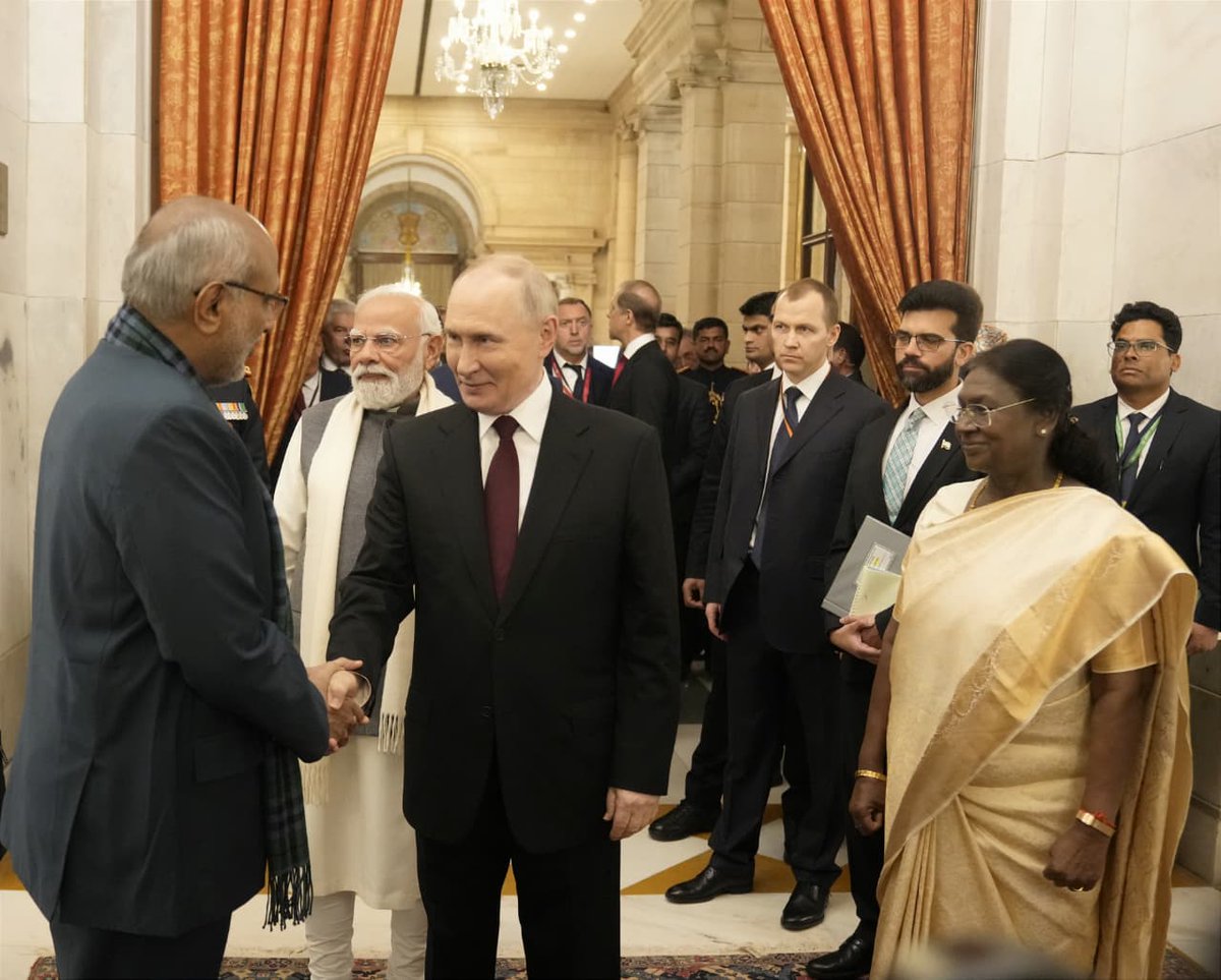 RussianSpoof's tweet photo. President Putin said

India is our friend and 
India enemy is Russia  enemy.

The people of India are very loving, and the friendship between Russia and India is growing stronger https://t.co/MxrrqBivaH
