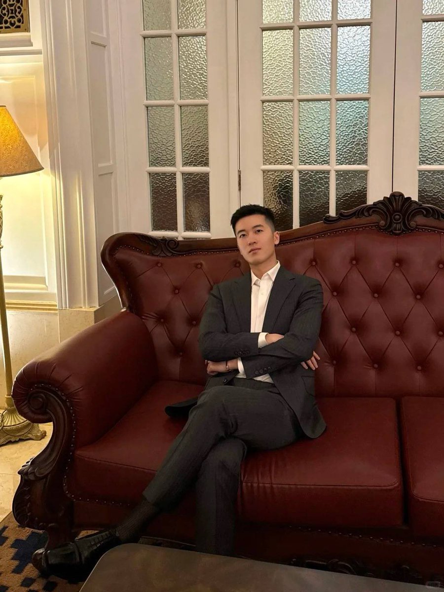 ongchunho87's tweet photo. Một ngày trong trang phục sang trọng 🥰 https://t.co/4Duy0Wjkz1