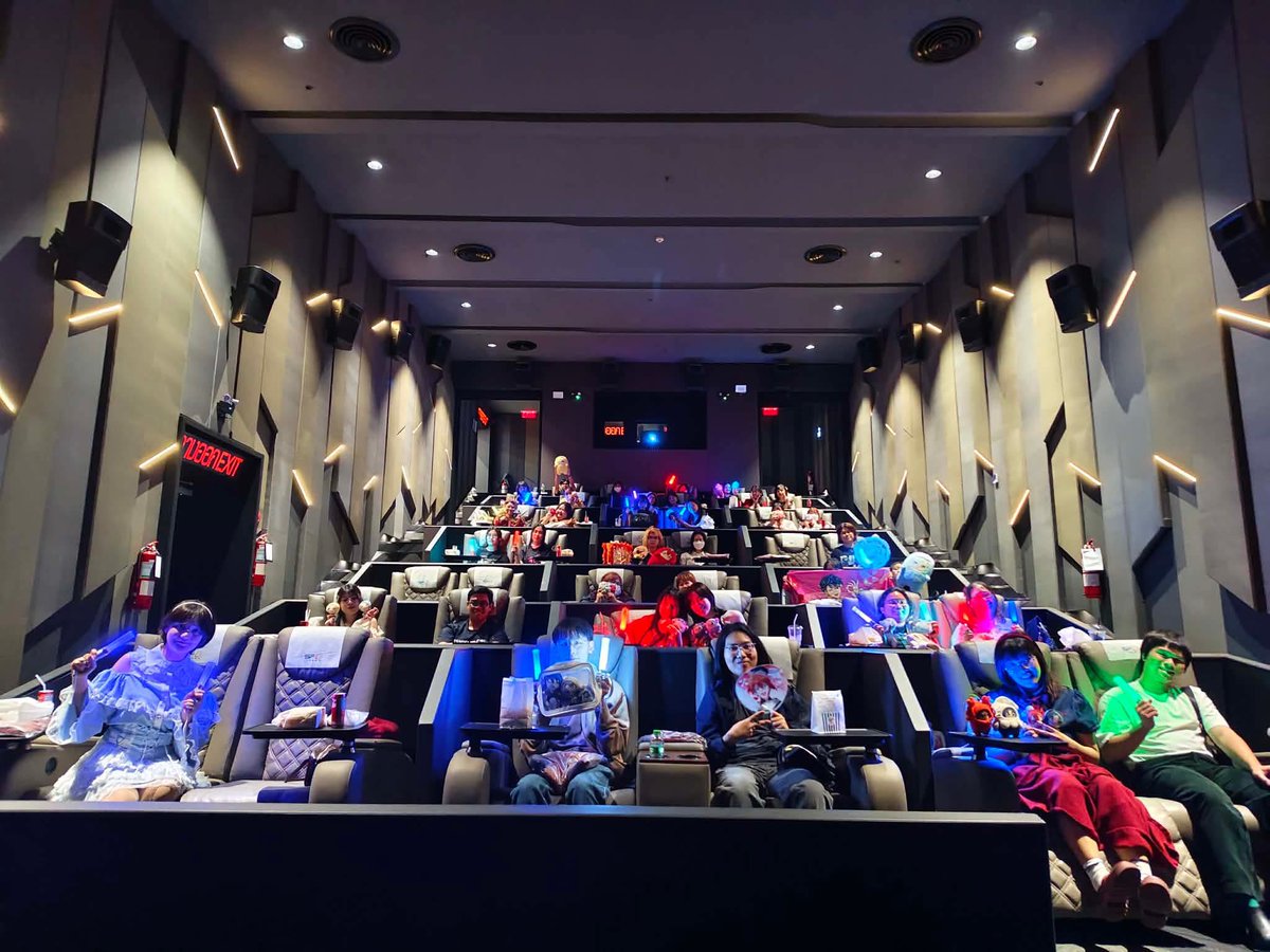 จบไปแล้วค่ะสำหรับ #รอบเชียร์ไอนานะ1stBeat ต้องขอขอบคุณแมเนเจอร์และสตาฟฟ์ทุกท่านที่หน้างานมาก ๆ นะคะไม่มีทุก ๆ คนงานวันนี้ไม่เกิด
แม้วันนี้เราเป็นทีมหลังบ้านอย่างเดียวแต่ก็ดีใจที่สุดท้ายได้จัดค่ะ
มีติดขัดไป(ไม่)บ้างต้องขออภัยทุกคนมา ณ ที่นี้ด้วยค่ะ😅🙇🏻‍♀️
แล้วไว้โอกาสหน้าเจอกันนะคะ🙌🏻