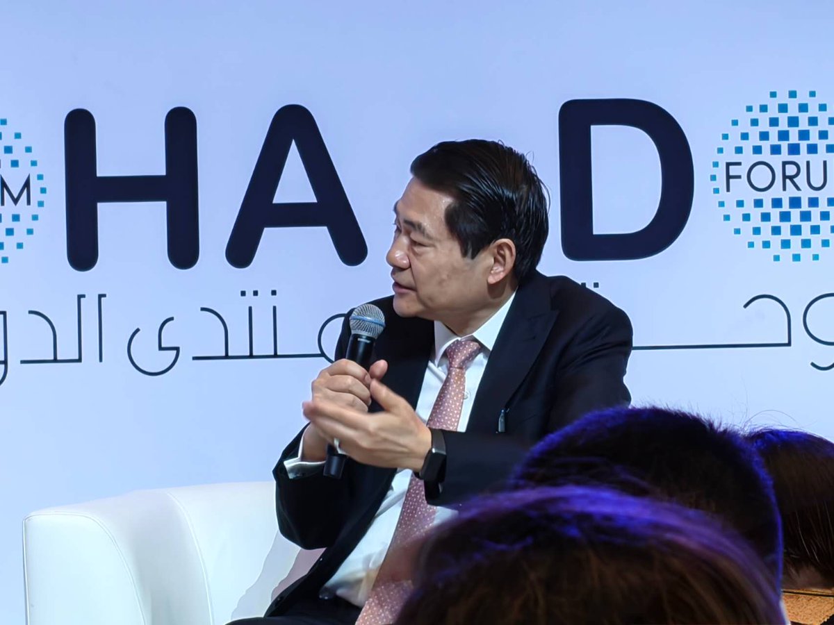 CCG_org's tweet photo. Henry Huiyao Wang @HuiyaoWang speaks at the session "The Road to Ceasefire: A Durable Peace in Ukraine", alongside Wojciech Zajaczkowski of Poland and Dmytro Lubinets of Ukraine at the first morning of @DohaForum #DohaForum2025 on Saturday. https://t.co/jbMmEDBeaM