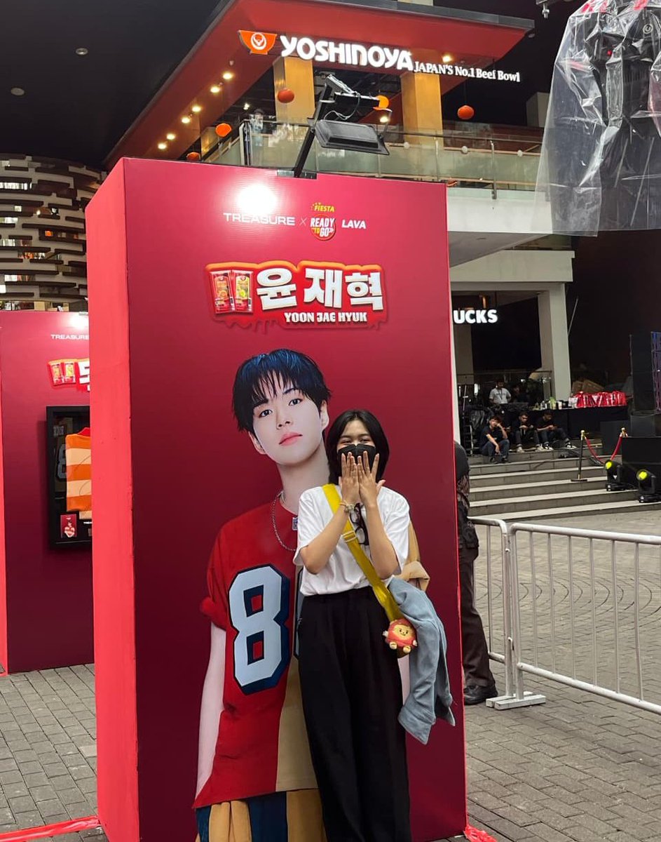 libwrty's tweet image. Seru banget acaranya, energinya bener-bener nyatu sama crowd Bandung #FiestaReadyToBangBandung