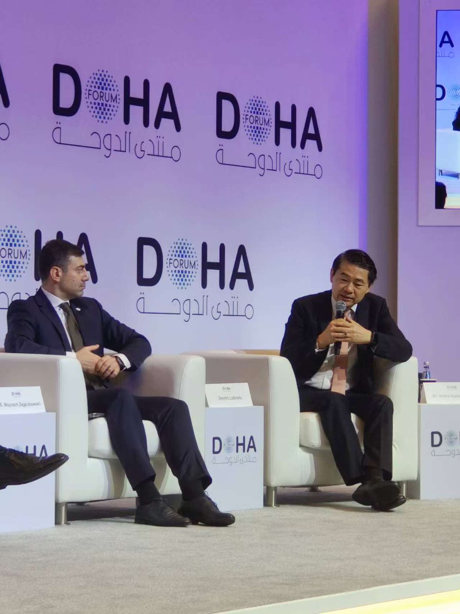 CCG_org's tweet photo. Henry Huiyao Wang @HuiyaoWang speaks at the session "The Road to Ceasefire: A Durable Peace in Ukraine", alongside Wojciech Zajaczkowski of Poland and Dmytro Lubinets of Ukraine at the first morning of @DohaForum #DohaForum2025 on Saturday. https://t.co/jbMmEDBeaM