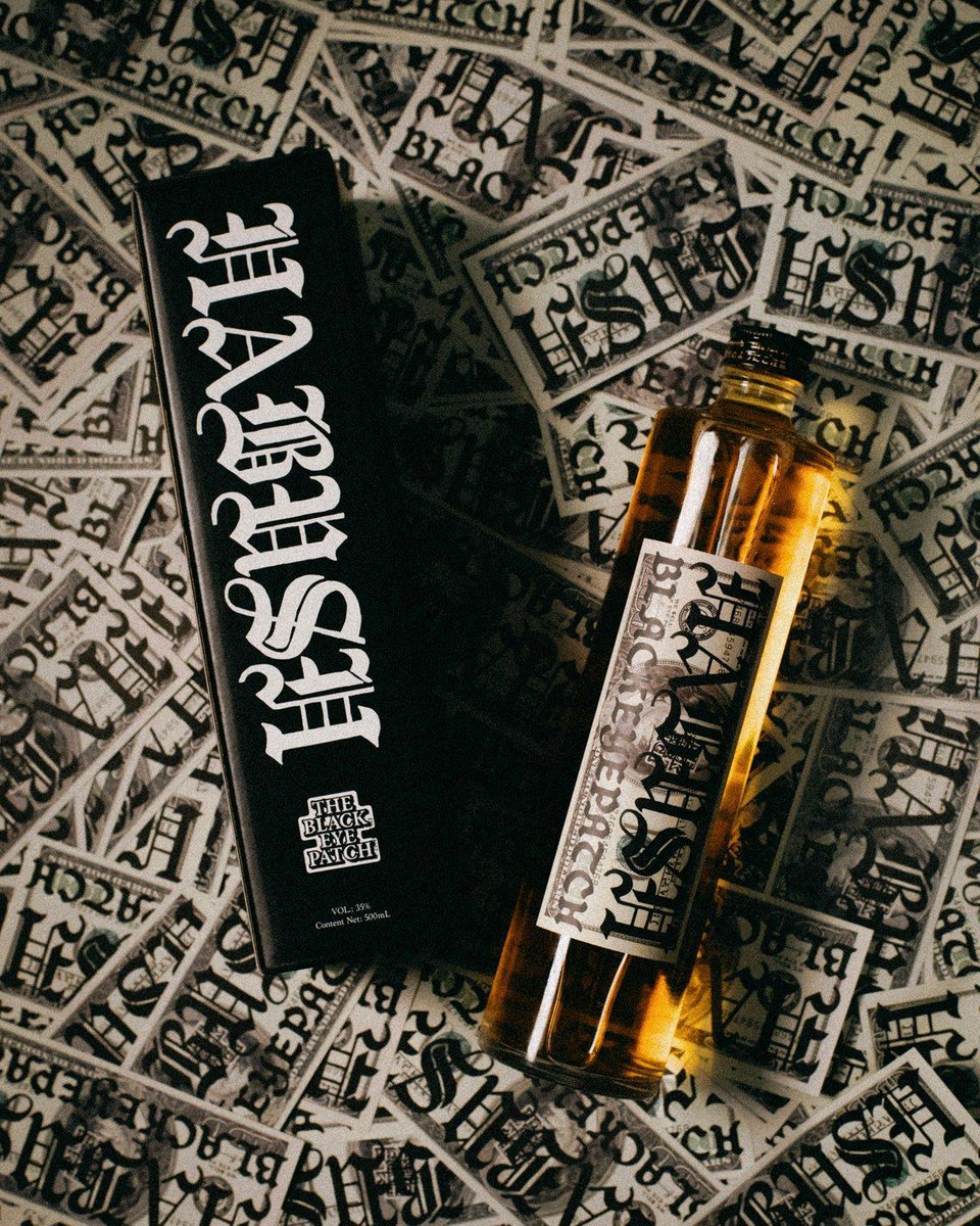 fashionsnap's tweet image. 【新着】ブラックアイパッチがAwichプロデュースのハブ酒「ハブッシュ」とコラボ。限定ボトルをデザイン。 fashionsnap.com/article/2025-1…