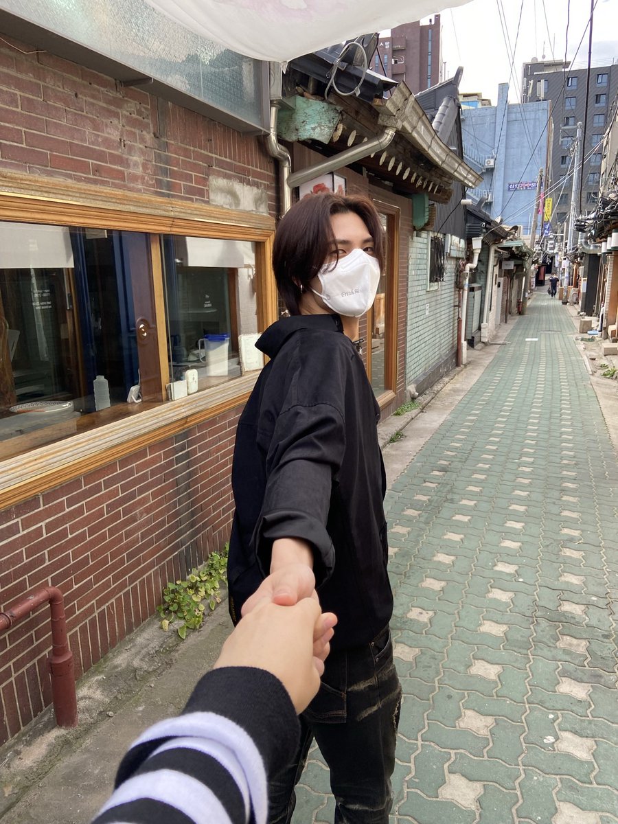 xuigox's tweet photo. 누나 여기 재미없지ㅋ 같이 나갈래? https://t.co/FCo6JJ1ec8