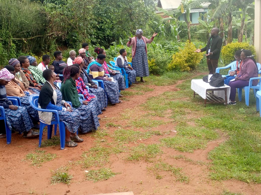 CommunitiesOrg's tweet photo. Just in🕰️@CommunitiesOrg in partnership with
@ngoforum supported by @DKinUganda convened  #citizens &amp; #Women  Topowa engagements  under #SCEPA Project on #CivicRights &amp; PublicAccountability thus promoted #inclusivity improved service delivery #Accountability in Kamuganguzi S/C https://t.co/JhjbZIZcQA