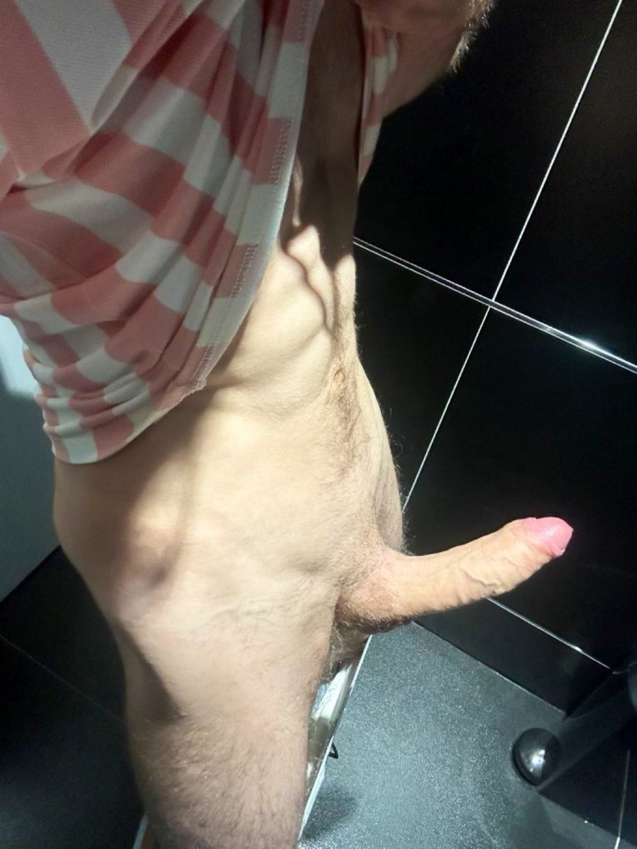RT if you want suck my big cock 😈💦
RT si tu veux sucer ma grosse queue 🥵🔥