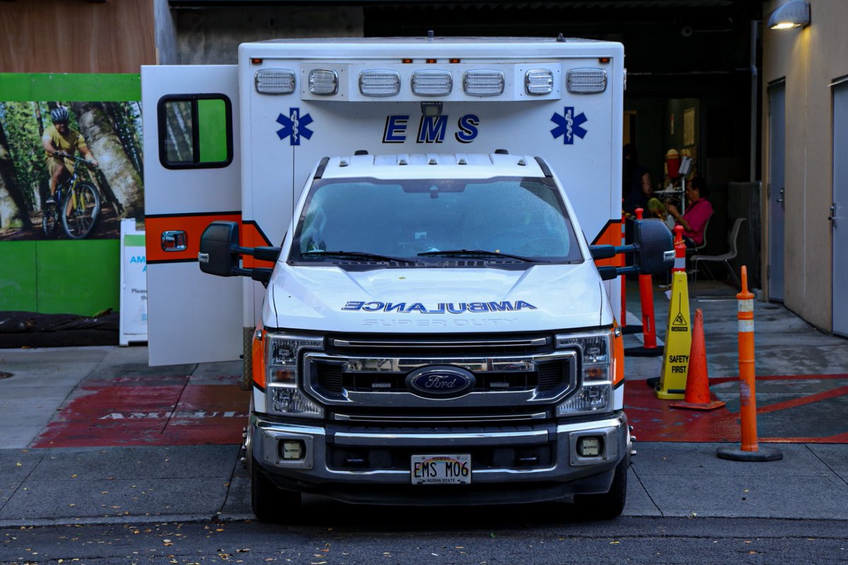 ホノルル消防局・本部 Emergency Medical Service(E.M.S.) 救急車 Ford