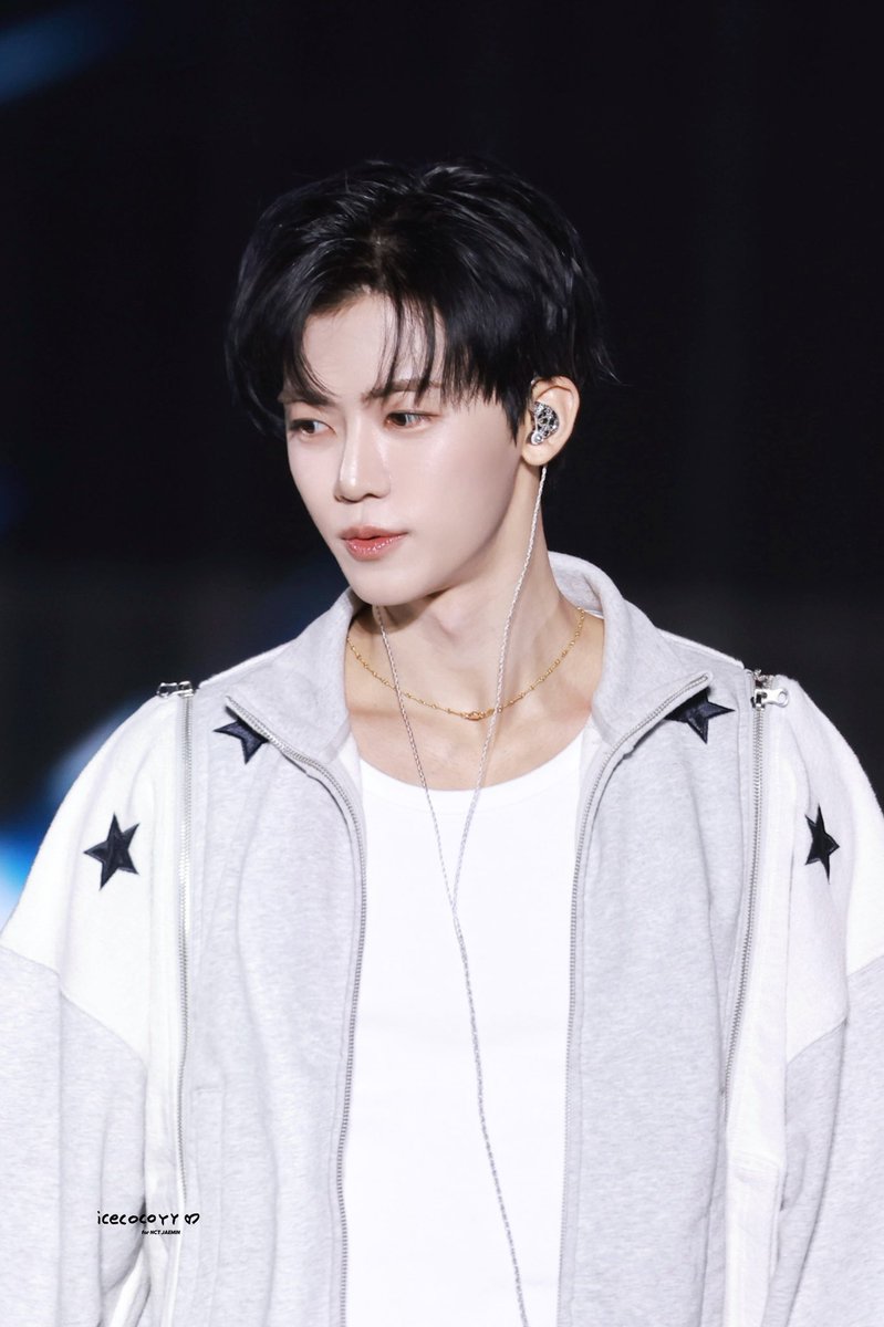 ななちゃん着てるのかわいい！ SCHISM INDUCING ASSEMBLY TRACK TOP