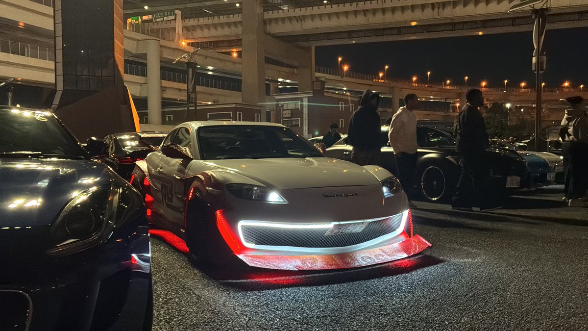 ReBlock16's tweet image. #daikoku
#rx8
#大黒PA
大黒PAに来ましたが後2台FDーノとチルビアがあります。fc3s似のビートFBも完成間近。ボランティアドライバー募集中です。