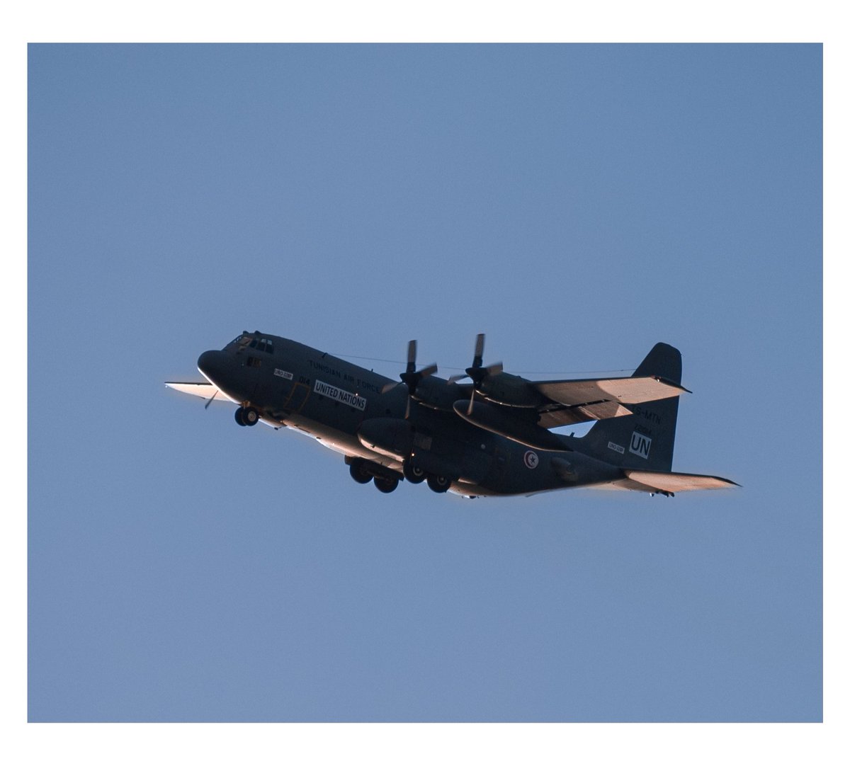 1Fa11in's tweet photo. #Tunisian air force C-130 Hercules [TS-MTN] with the #UN united nations tag UNO-328P https://t.co/dznOXAL4pe