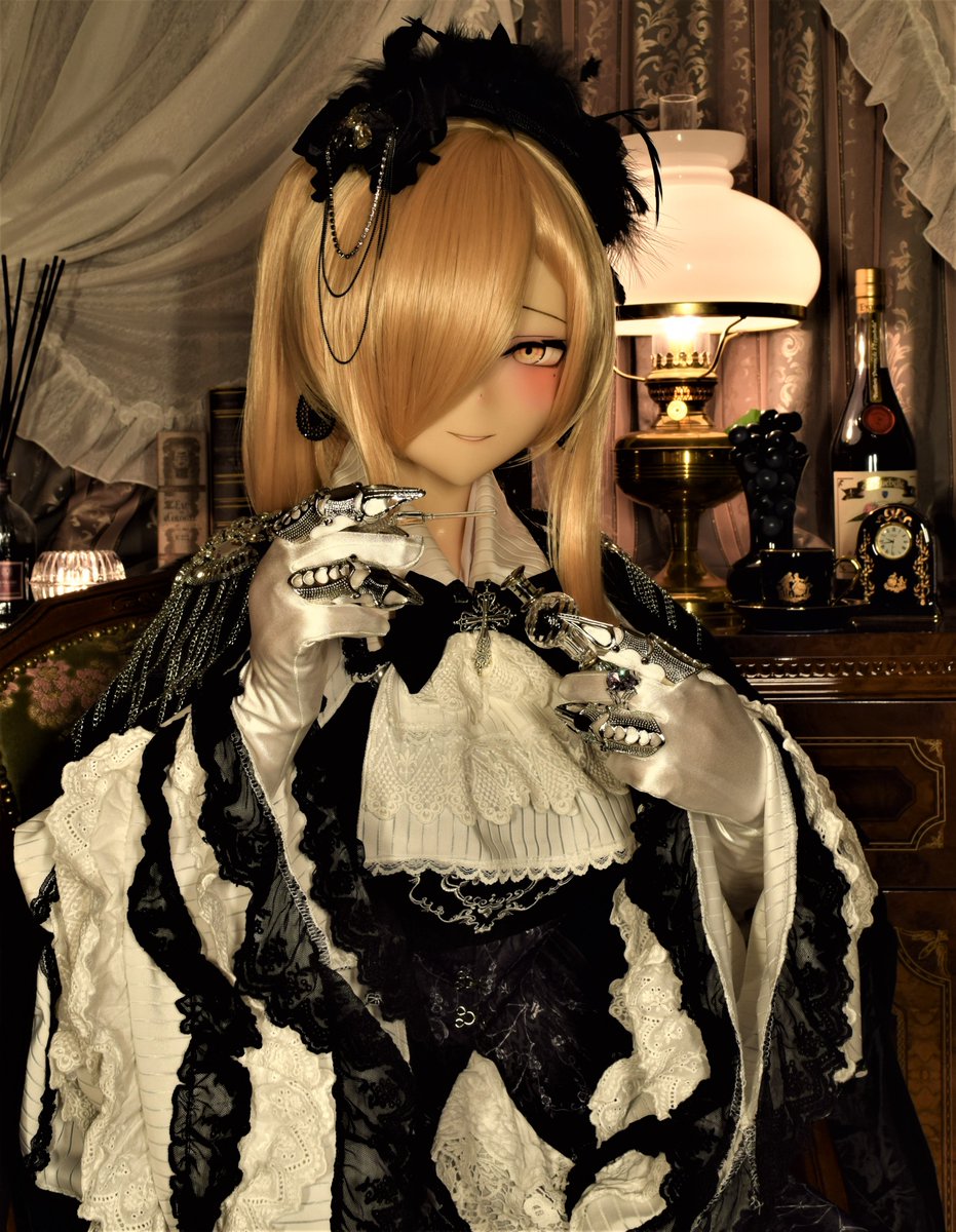 oBONPU2o's tweet photo. 等身大ドールちゃんの写真を不定期に上げています
ドール、ティーウェア、アンティーク調、クラシカル
そういうものが好きな人、見てって下さい(*´з`)
ドールちゃんは
AotumeDollの国より
お嬢こと、メルヒェム　グランシェール
Elsababeの国より
姫こと、レメス　ヨール　エスカーナ
の二人✨ https://t.co/jbwg8cyt0S