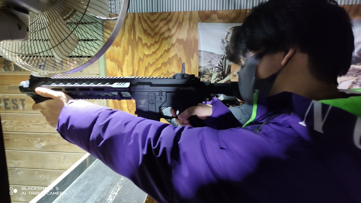 WESTSIDE_army's tweet image. ご購入ありがとうございます！
□HFC Tomahawk
□HFC AEG Spear

見た目、重さ等じっくりご検討され
ご購入下さいました

装備や、今後のサバゲーの話もされていました

ご購入、撮影ご協力
ありがとうございました
#サバゲー #HFC #WESTSIDE