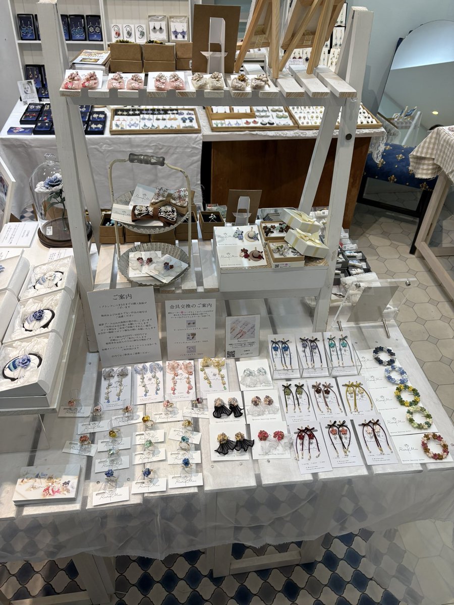 #糸の贈り物 大阪会場、初日ありがとうございました🧵🩷

明日もどうぞよろしくお願いします🙇🏻‍♀️

大阪・中崎町<a href="/hakomittsu/">手作り雑貨店 hakomittsu.(中崎町)</a> さまにて開催！
12/7 13〜16時（フリー入場14時〜）

イベントアカウント <a href="/itohana_ex/">糸の贈り物 大阪12/6・7 byイトハナ</a>