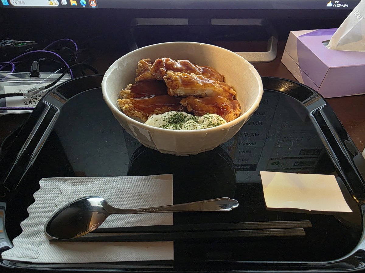 鍵付き個室と間違えてブースにしてしまったからご飯注文してやった！