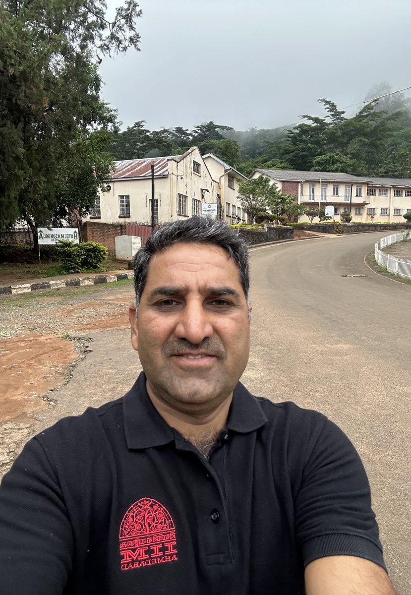 Amararam_IFS's tweet photo. Morning walk in #biodiversity park in #Zomba was an amazing experience ! It refreshed me completely ! #ZombaHills, City & plateau reminded me my #Mussoorie days! Same architecture of roads, houses and landscape ! https://t.co/VUHXc9kHZa
