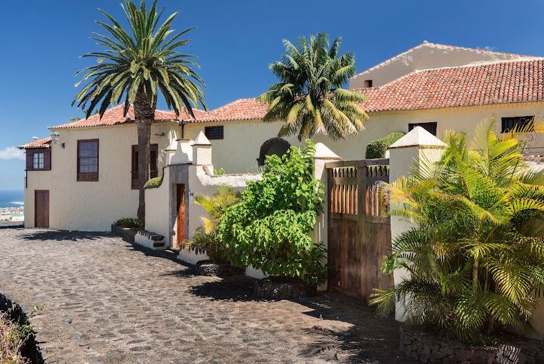 👉Aprovecha el puente para descubrir el valor del patrimonio cultural de Valle de Guerra y adentrarte en la Casa de Carta, una de las sedes del #MHAT. 

Este emblemático espacio ha reabierto recientemente con una imagen actualizada.

#MuseosDeTenerife
