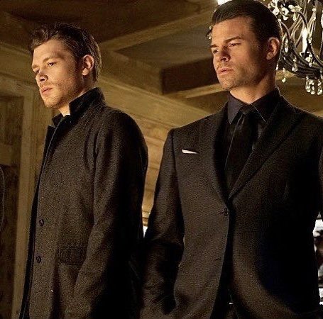 etherealfeed's tweet photo. sitede ne çok winchester seven varmış harcadınız salvatore kardeşleri. bu vs olsa kim alır??? https://t.co/2kNx5OzroT