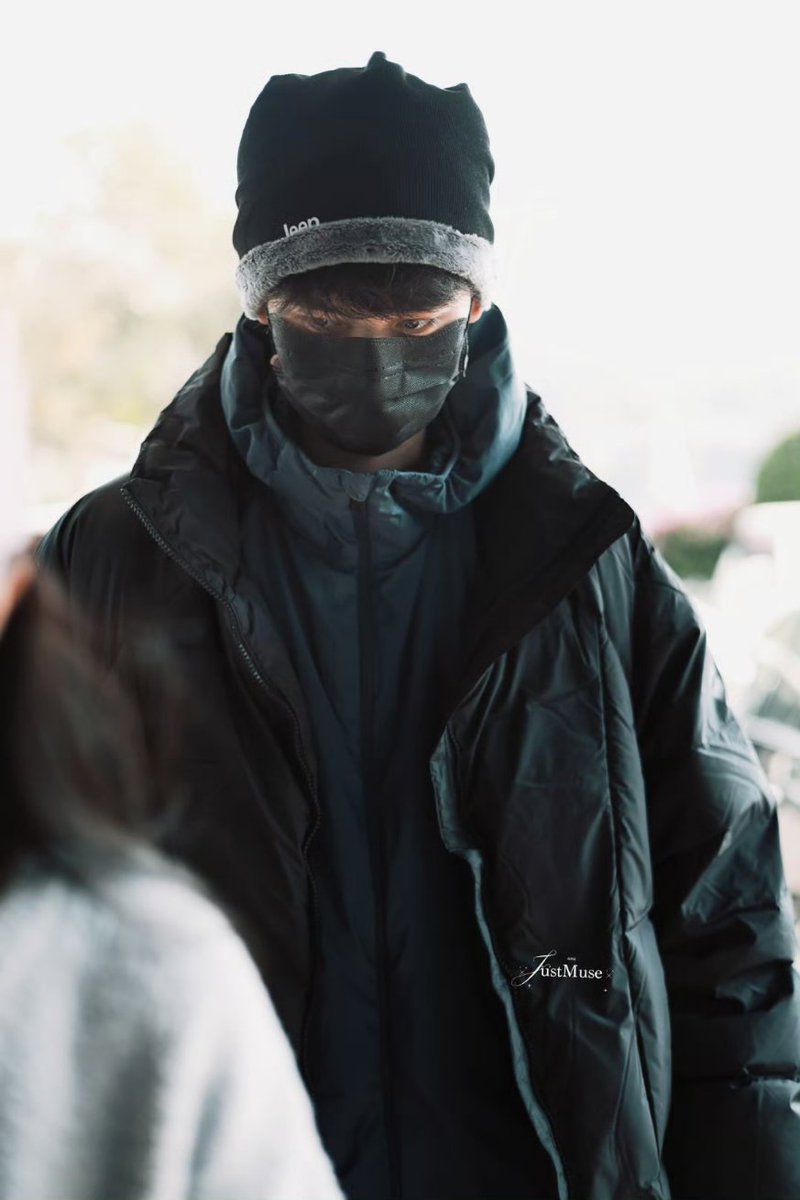 junjiepict's tweet photo. 251206 #HuangJunjie today go to filming for drama #FragmentsofTruth #猎罪现场 https://t.co/xz74Jfgaom
