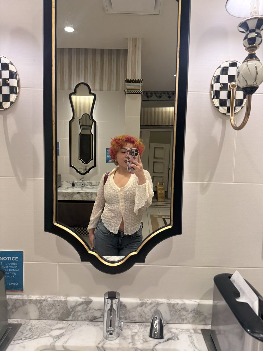 aqueen1971's tweet photo. 🦖🌸 https://t.co/cRzuOuH2fD