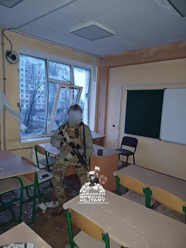 dim0kq's tweet image. Ukrainian Special Forces operator, never too old to study I guess!
