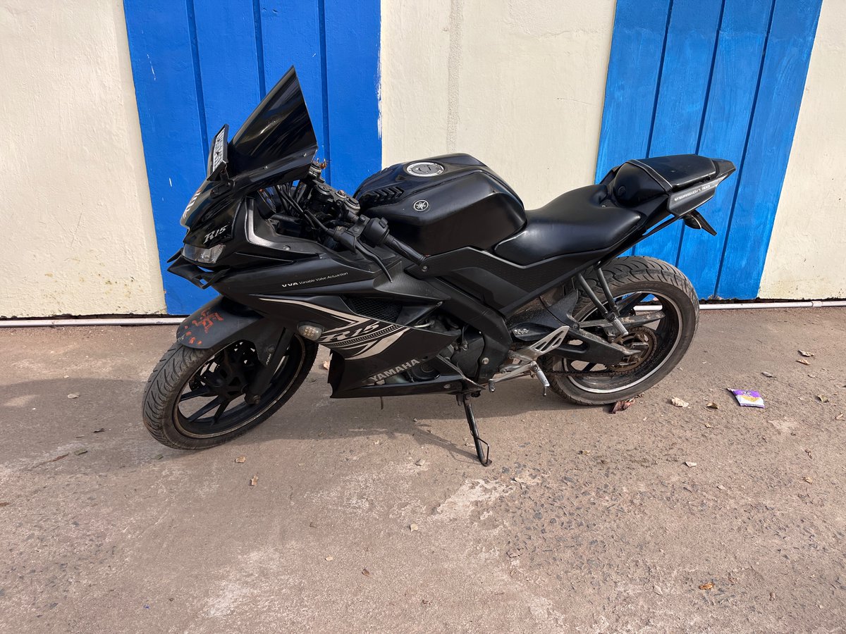 दिनदहाड़े बाइक चोरी करने व कट्टा दिखा कर भागने की सनसनीखेज वारदात का खुलासा
🔹SP रघुवंश सिंह के निर्देशन में कोतवाली पुलिस की बड़ी सफलता
🔹मात्र 06 घंटे में शातिर आरोपी गिरफ्तार
🔹घटना में प्रयुक्त देसी कट्टा व R15 बाइक जप्त
🔹त्वरित कार्रवाई से आमजन में सुरक्षा का विश्वास मजबूत