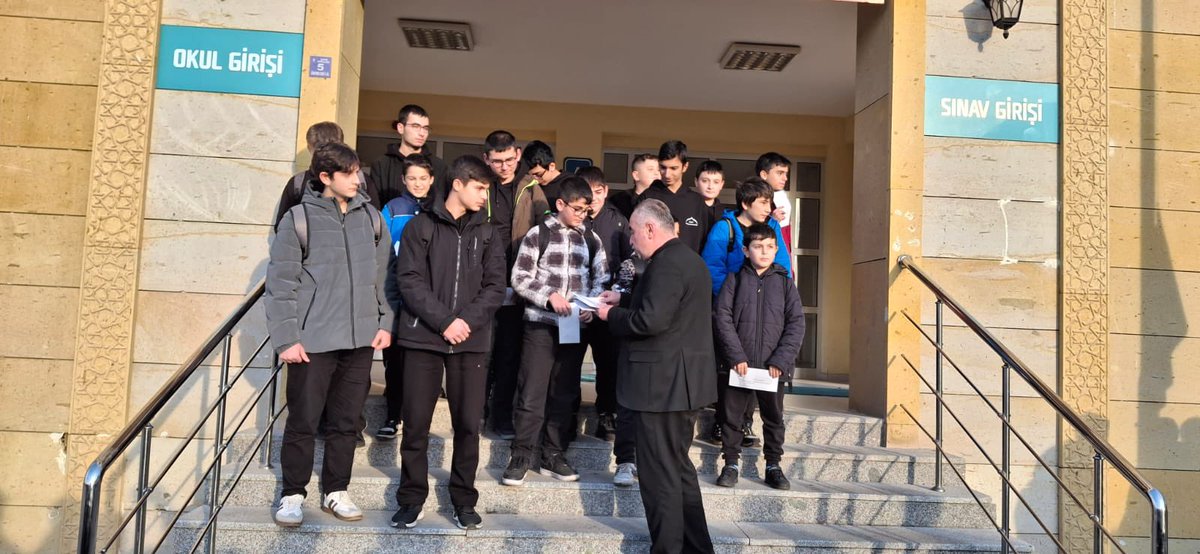 corumhkara2914's tweet photo. Bizim için her Cuma Bir ödül.
Bu hafta okul içi mesleki yarışmalar sonucunda dereceye giren okulumuzu ilde yapılacak olan yarışmalarda okulumuzu temsil edecek olan öğrencilerimize ödülleri verildi. https://t.co/IHXJa4E0xS