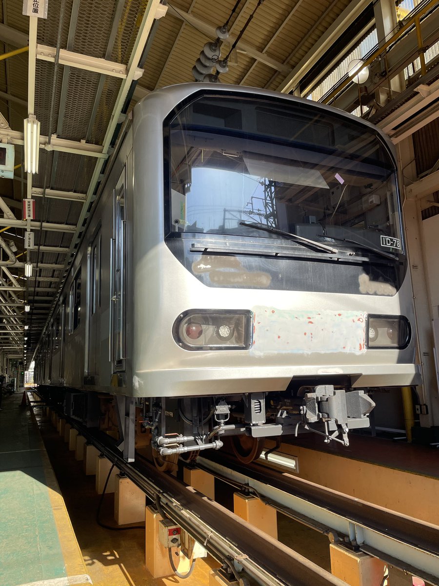 九州の銘板に変わっていました。 パンタの配管？で位置をずらしてる も