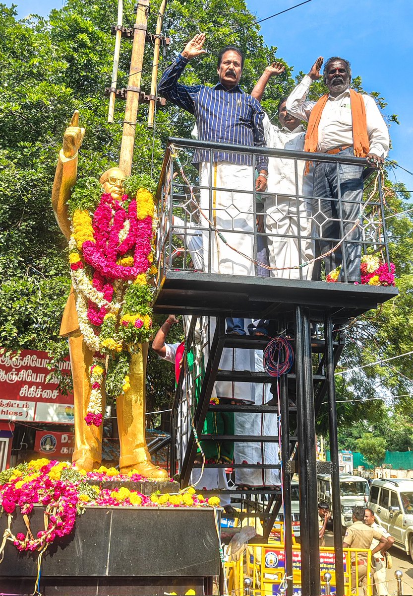 அண்ணல் அம்பேத்கர் அவர்களின் 70 வது நினைவு தினமான இன்று, மதுரையில் அமைந்துள்ள அவரது திருவுருவ சிலைக்கு புதிய தமிழகம் கட்சியின் சார்பாக மாலை அணிவித்து புகழஞ்சலி செலுத்தினோம்.!