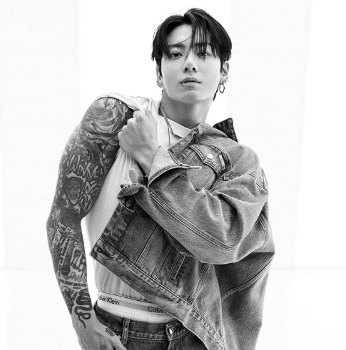 AboutMusicYT's tweet photo. Jungkook was named as one of the hottest men of the year by Grinder. https://t.co/e2SS7DEl7G