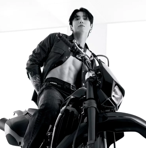 AboutMusicYT's tweet photo. Jungkook was named as one of the hottest men of the year by Grinder. https://t.co/e2SS7DEl7G